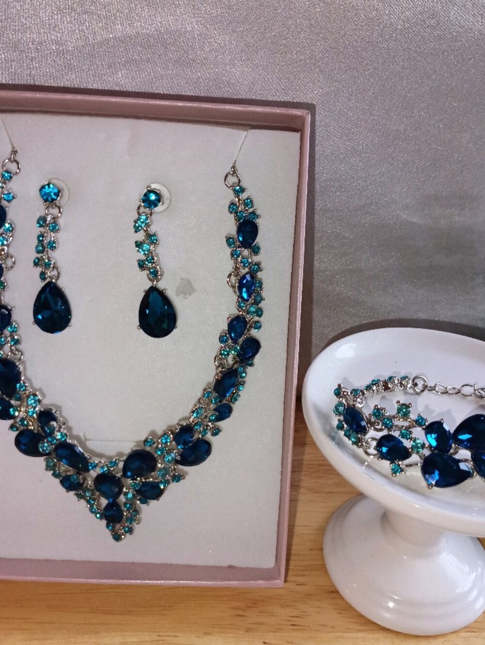 Stunning Blue Crystal Statement Jewelry Set 💙